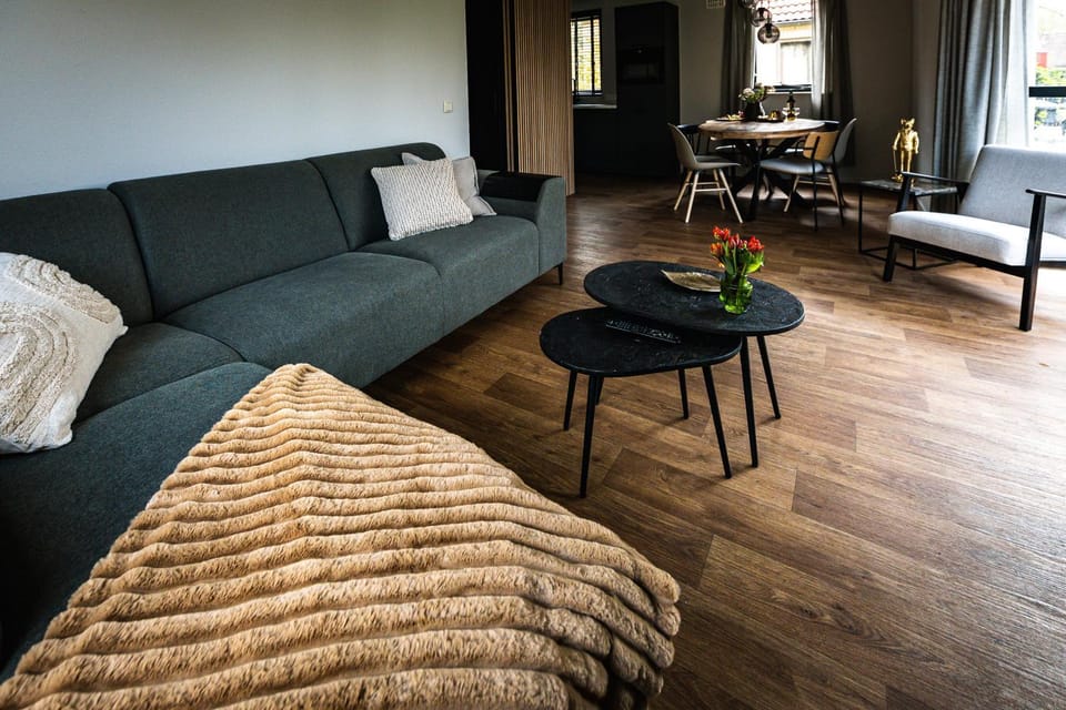 Living room, Photo of the whole room, Seating area