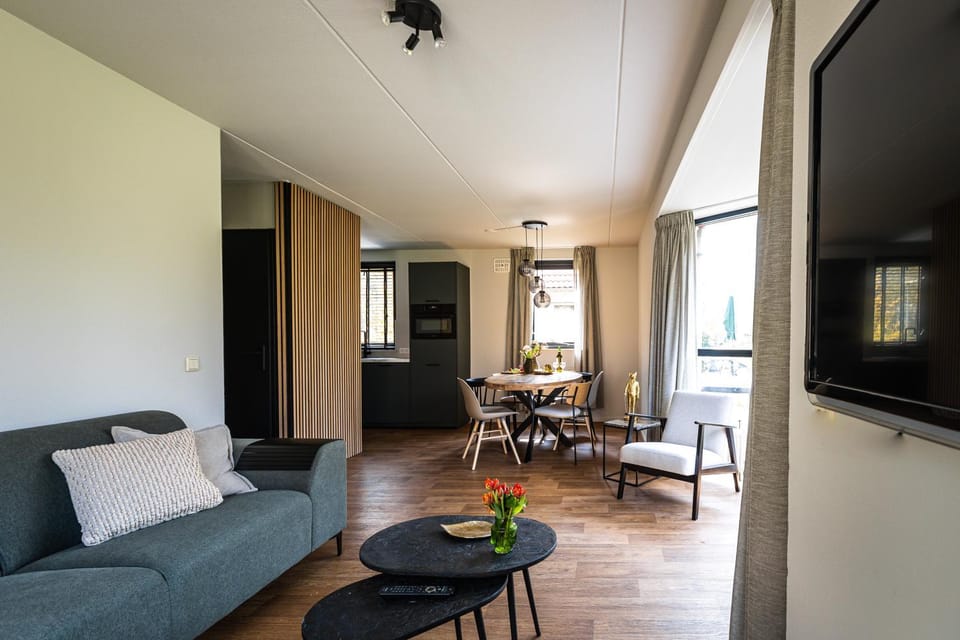 Communal lounge/ TV room, Living room, Seating area
