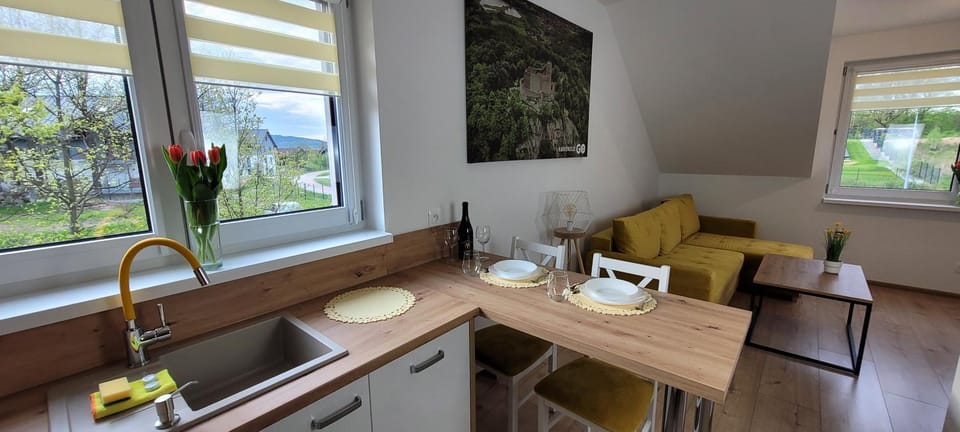 Kitchen or kitchenette, Living room, Seating area, Dining area