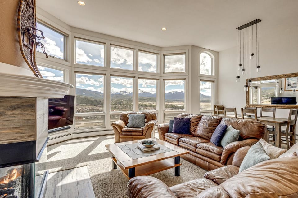 Fraser Townhome w/ Deck, 7 Mi to Winter Park! House in Fraser