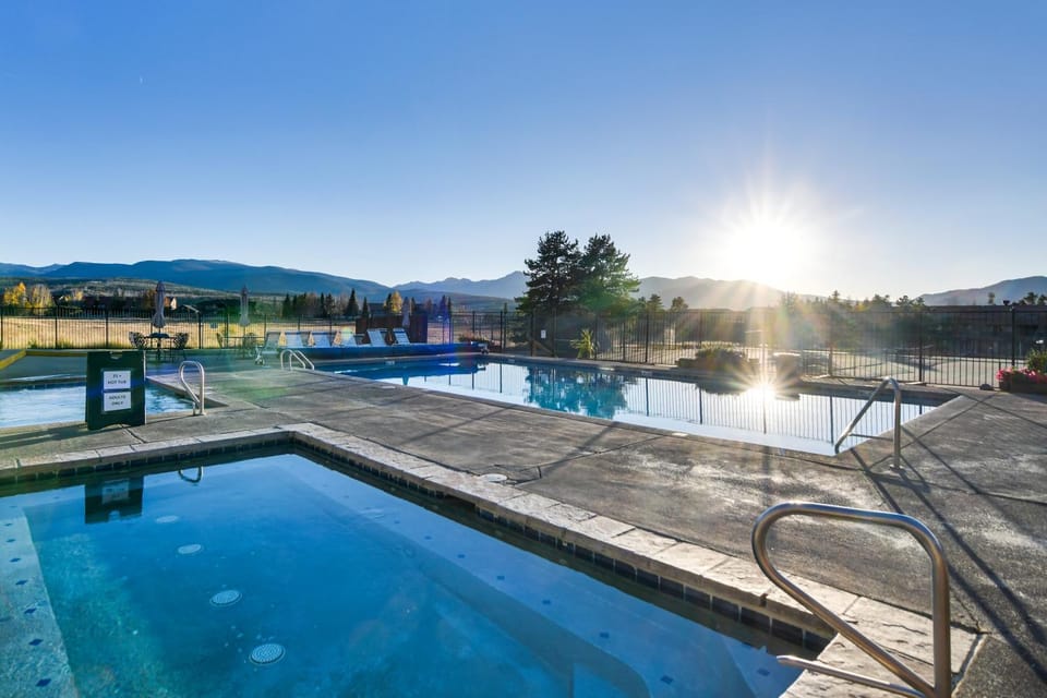 Fraser Townhome w/ Deck, 7 Mi to Winter Park! House in Fraser