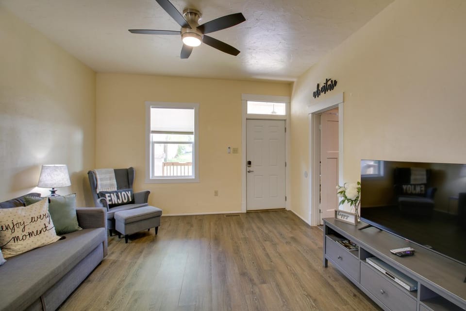 Walk to Dtwn Hot Springs: 'Lazy Daze Bungalow' House in Hot Springs