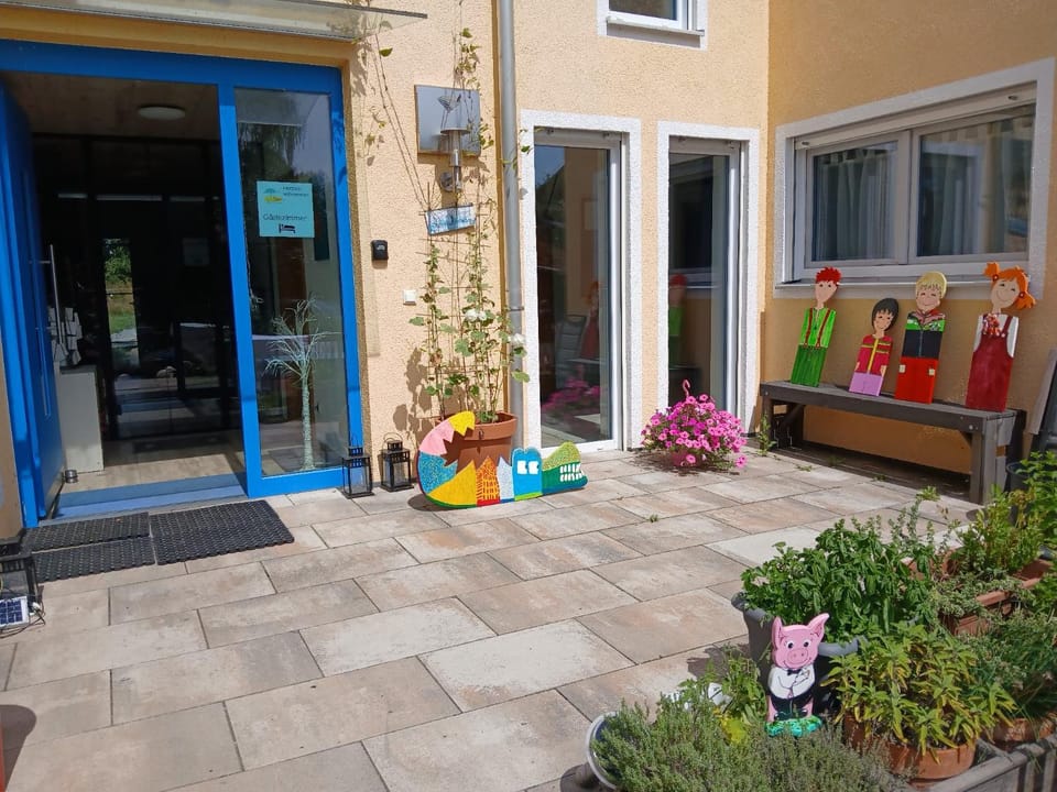 Property building, Facade/entrance