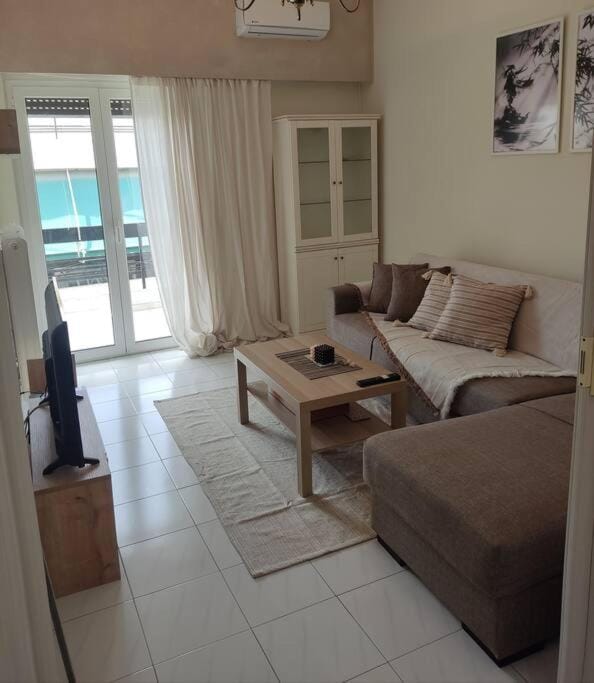 Living room, Seating area, air conditioner