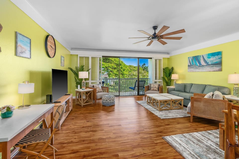TV and multimedia, Living room, Seating area, fireplace