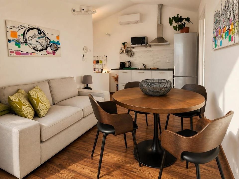 Seating area, Dining area, kitchen