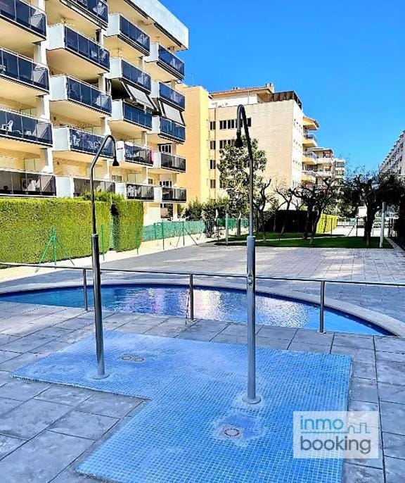 Nova Pineda , climatizado , piscina y a 230m de la playa. Apartment in La Pineda