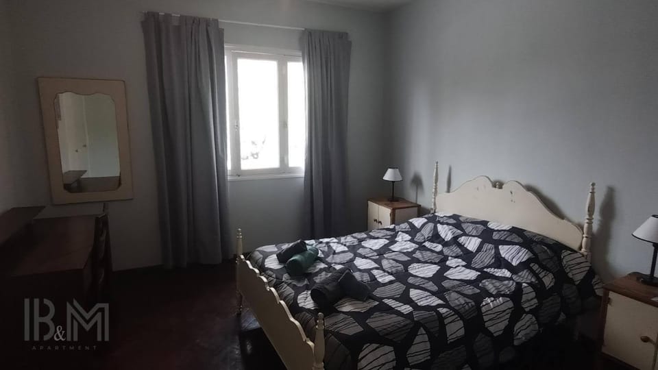 Bed, Photo of the whole room, Seating area, Bedroom, towels