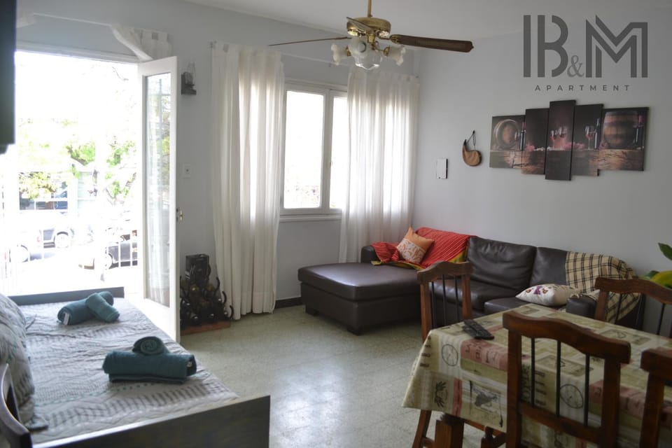 Bed, Living room, Photo of the whole room, Seating area, Dining area, fireplace