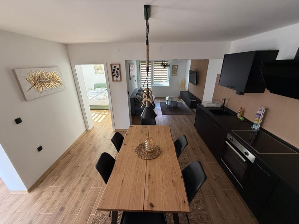 TV and multimedia, Kitchen or kitchenette, Living room, Seating area, Dining area, Evening entertainment