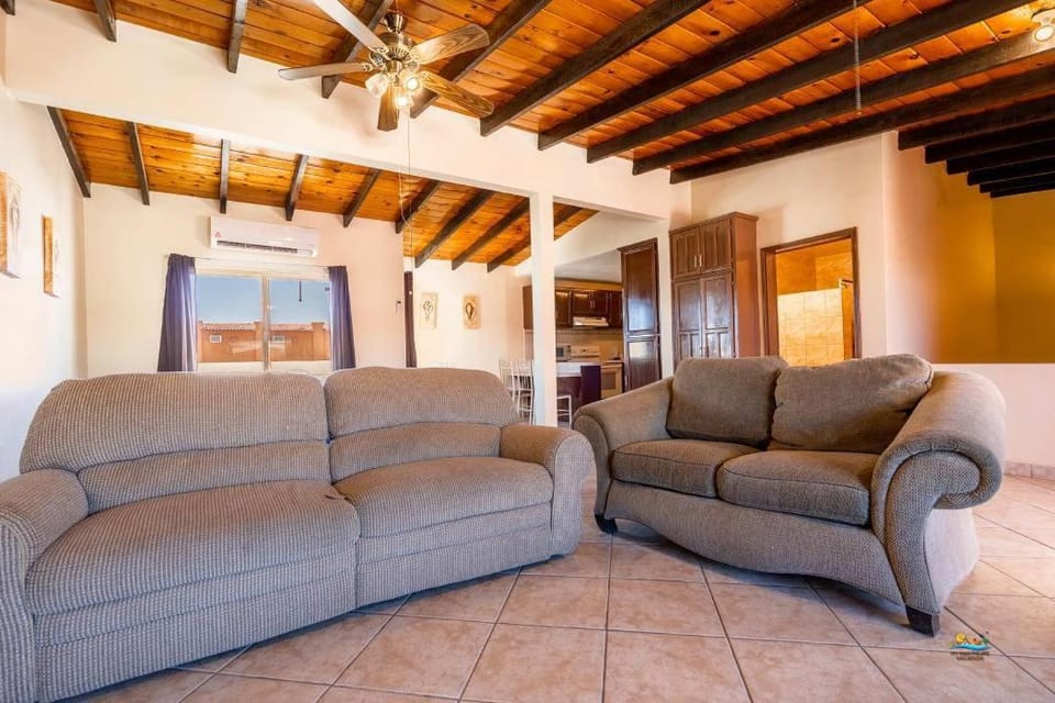 Condo 4, In town and steps to the beach and Malecon House in San Felipe