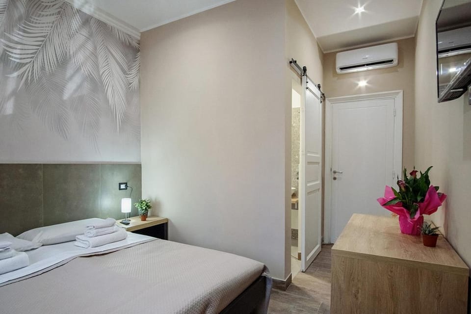 Bed, Bedroom, towels, air conditioner