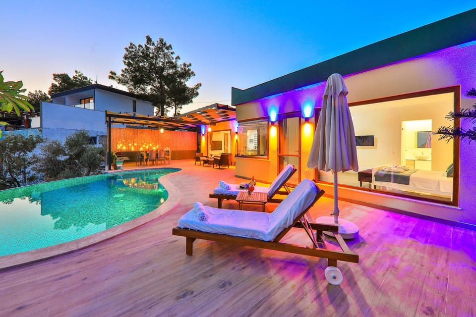 Property building, Natural landscape, Pool view, Swimming pool