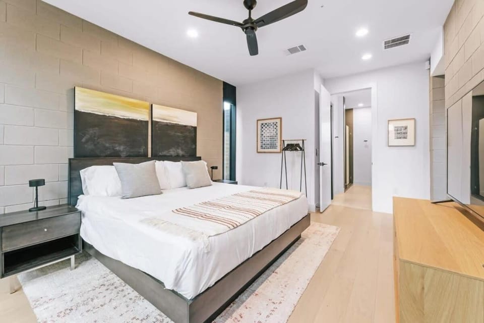 Luxury 3BR Home - Minutes from UT Campus House in Austin