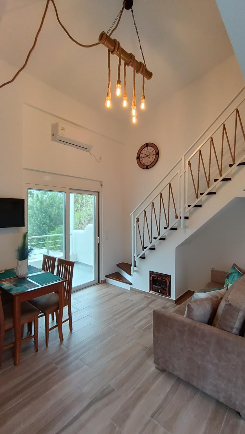 TV and multimedia, Living room, Seating area, air conditioner