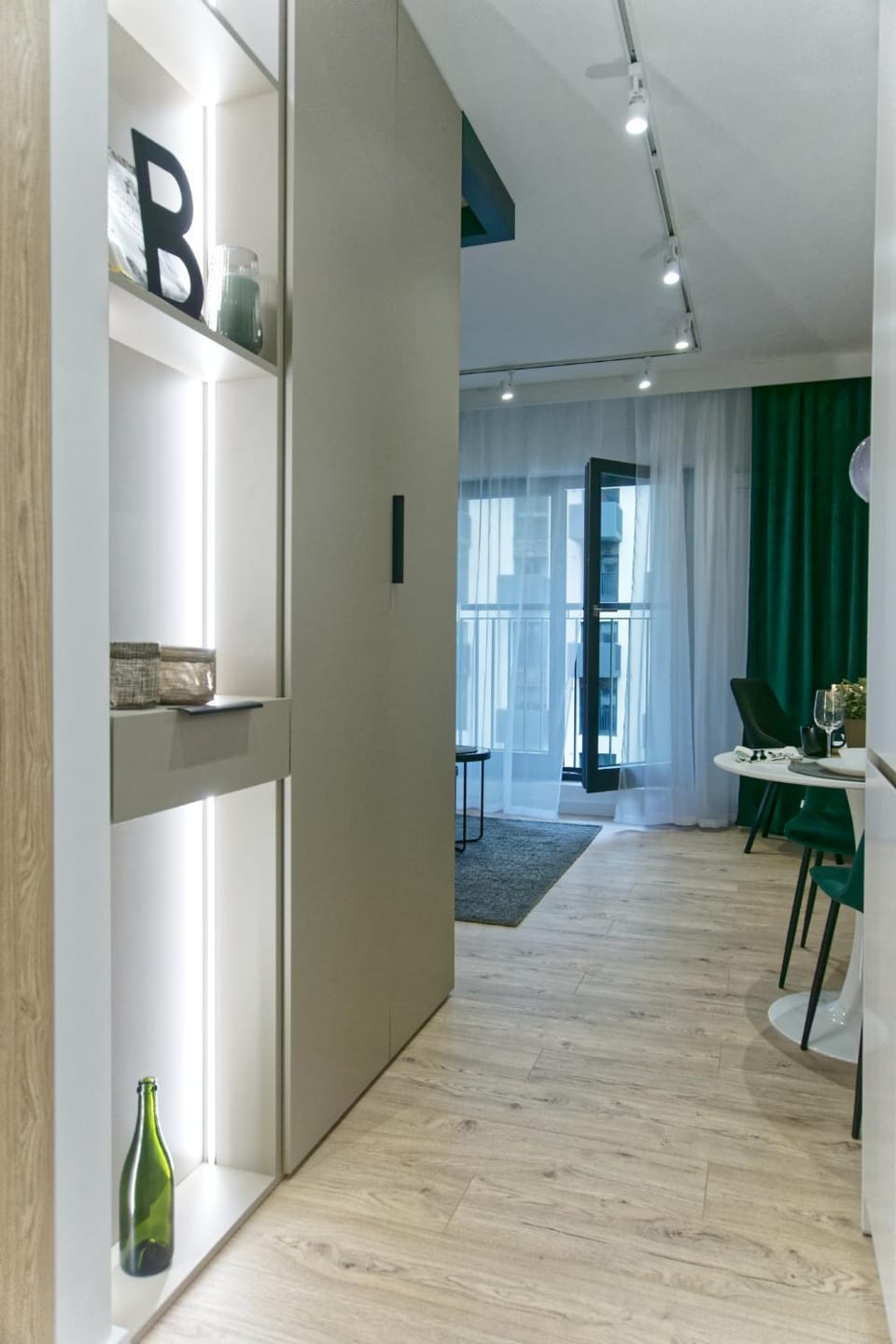 Kitchen or kitchenette, Dining area, wardrobe