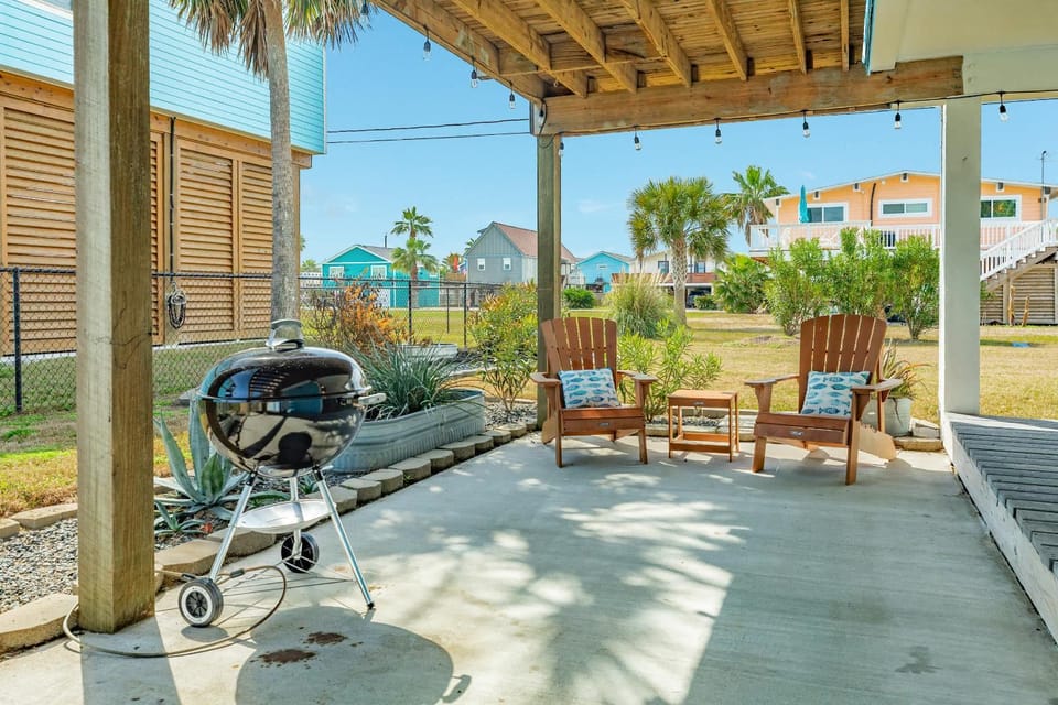 The Lone Star - Hangout Outdoor Bar, Near Marina & Restaurants! House in Galveston Island