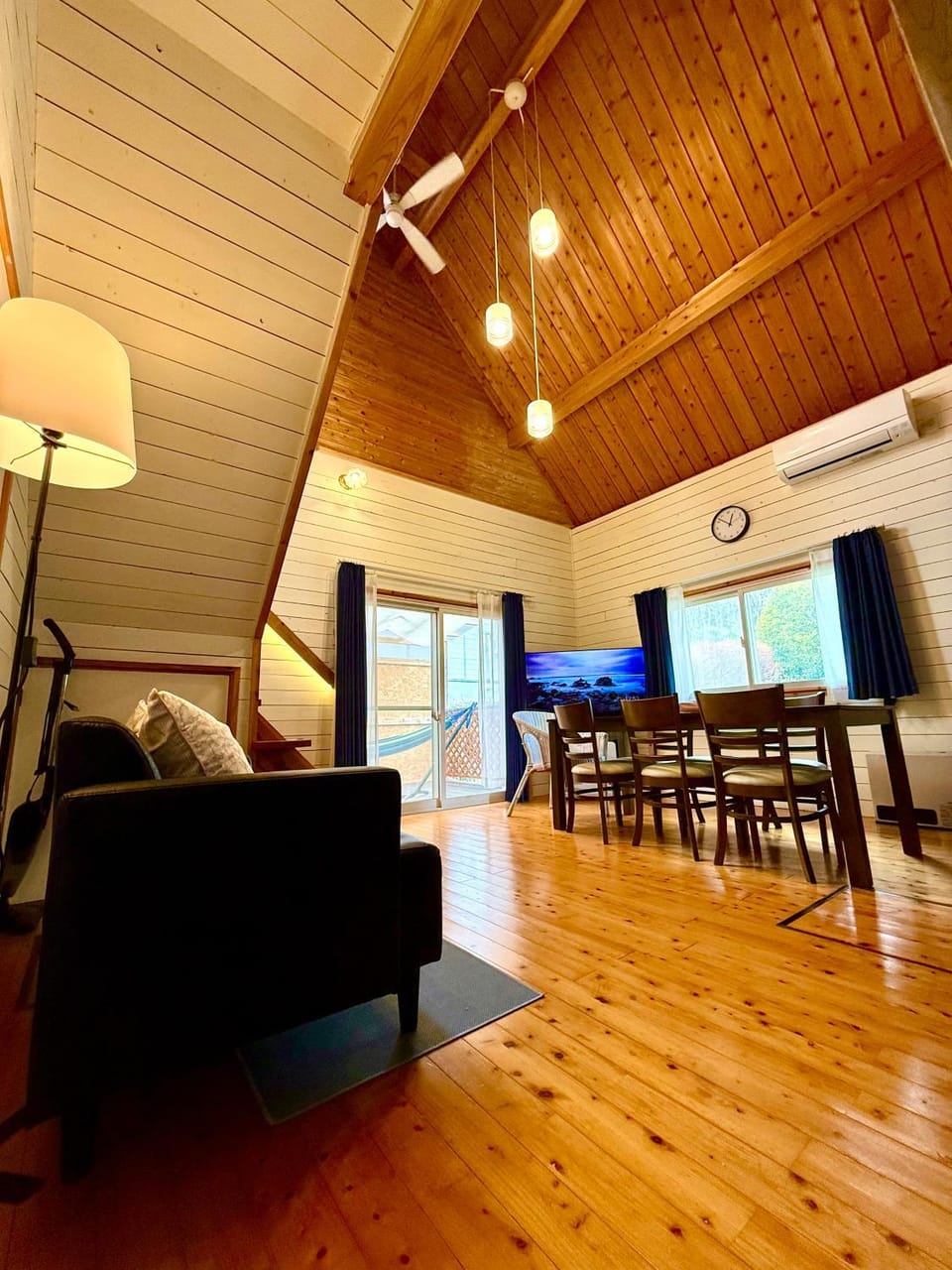 Living room, Dining area