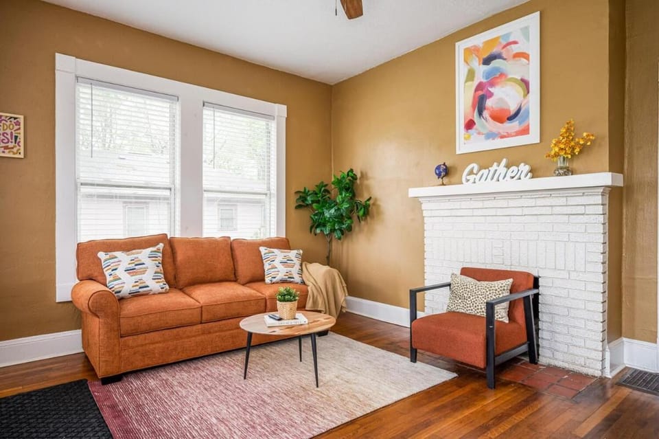The Bluebird-Minutes from Everything Atlanta! House in Atlanta