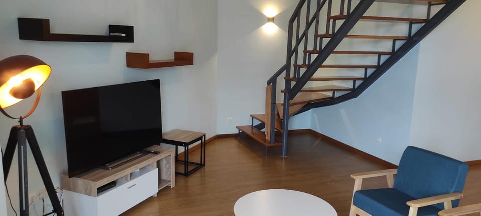 Communal lounge/ TV room, TV and multimedia, Living room, Seating area, Evening entertainment