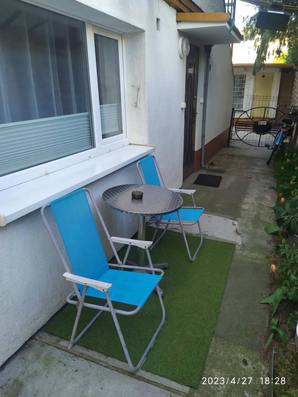 Property building, Seating area