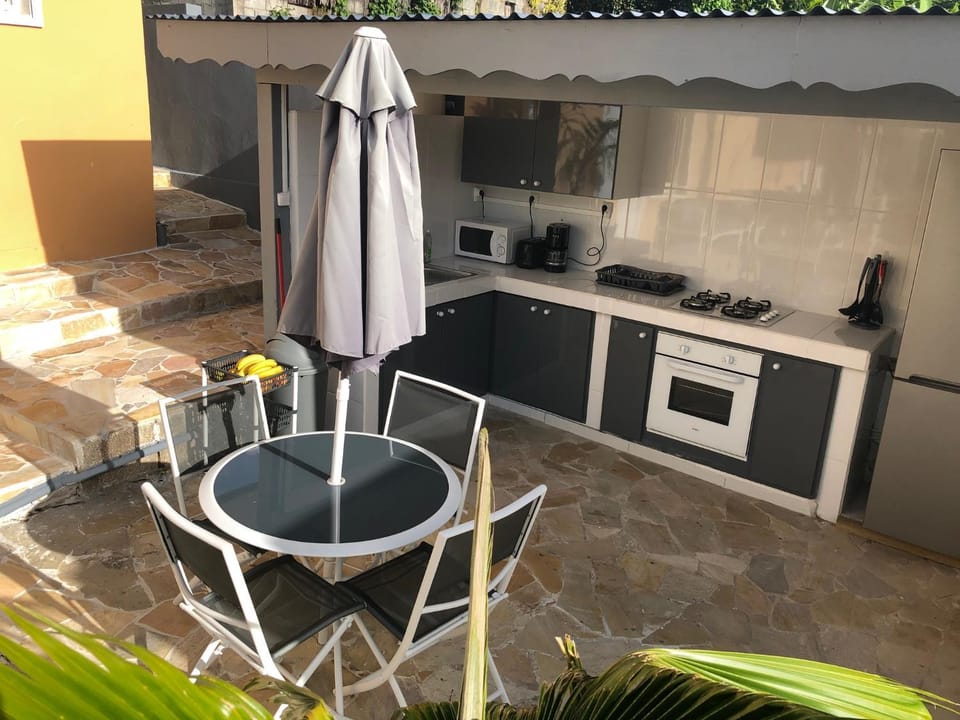 Kitchen or kitchenette, Dining area, pet friendly, stove