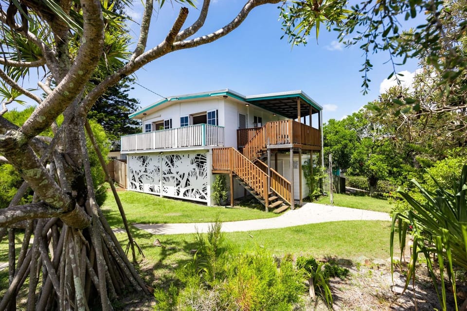 Property building, Garden, Garden, Balcony/Terrace