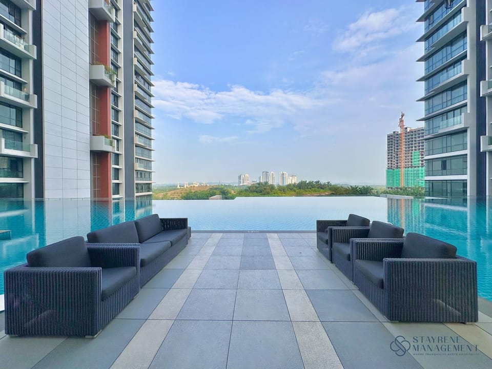 City view, Swimming pool