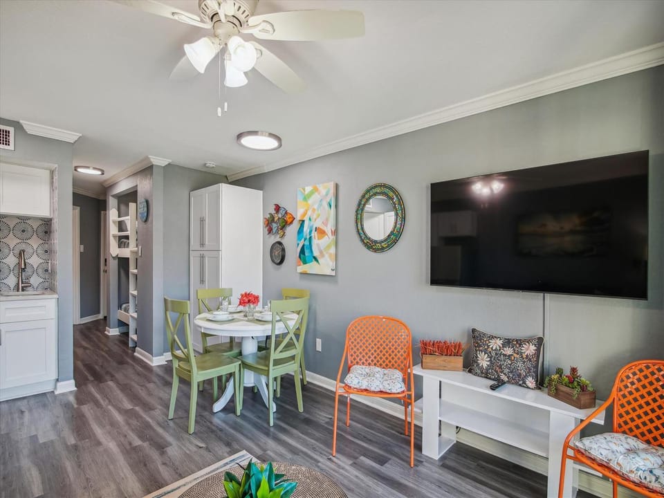 TV and multimedia, Living room, Seating area, Dining area, furniture