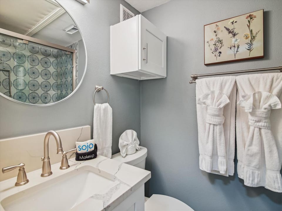 Bathroom, towels