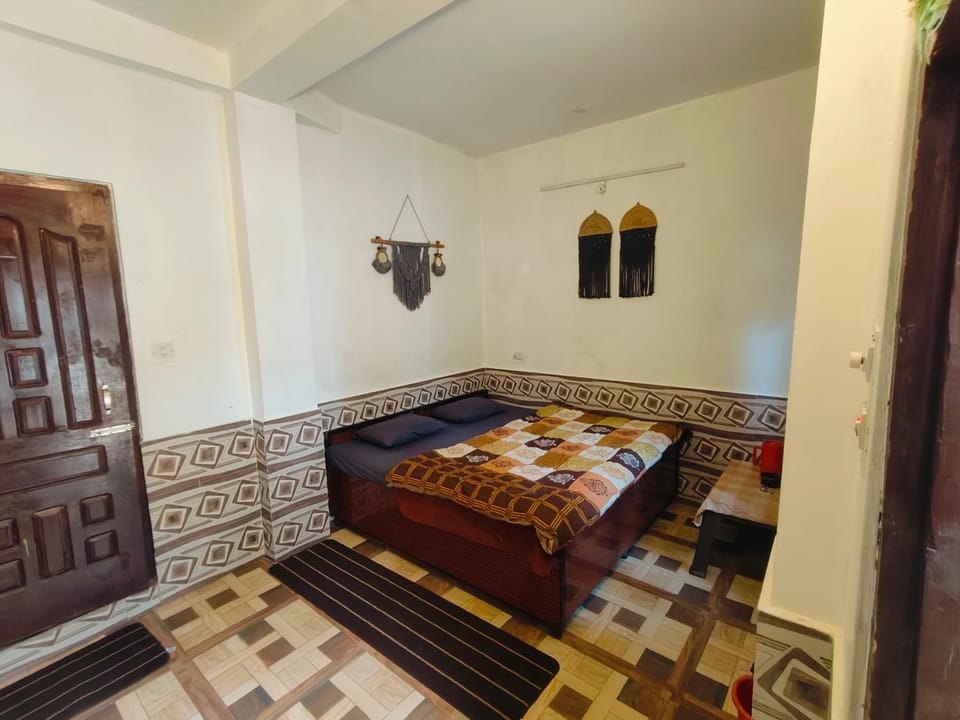 Parbati Headquarters Bed and Breakfast in Himachal Pradesh