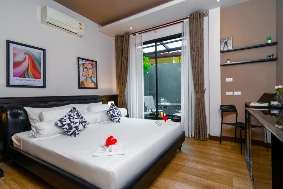 Bed, Bedroom