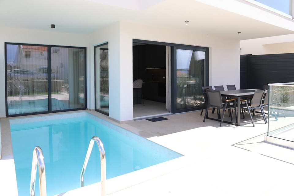 Pool view, Swimming pool