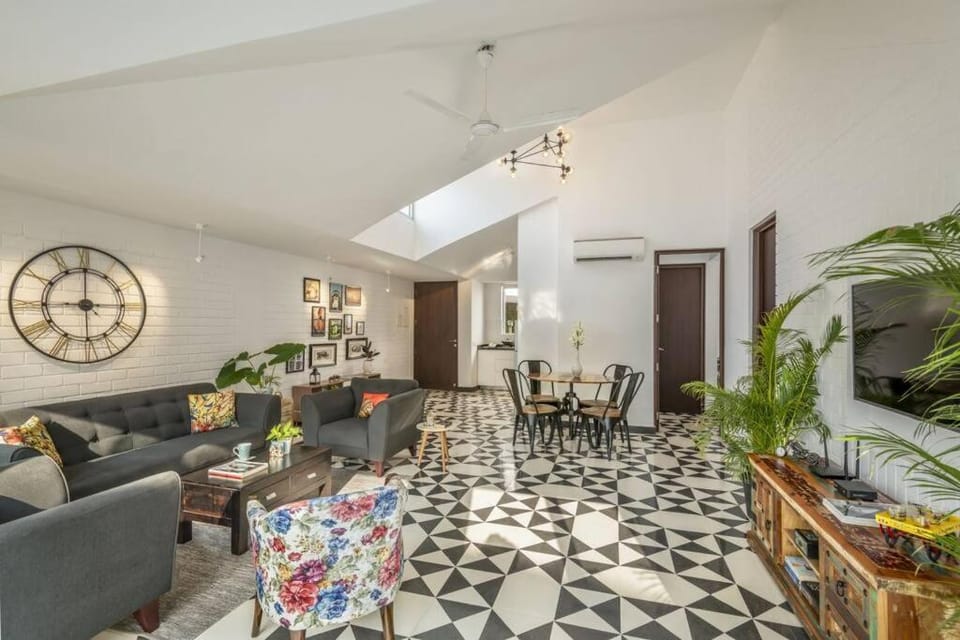 El Arbol 2BHK with Rooftop Pool near Candolim - HIREAVILLA Apartment in Goa, India