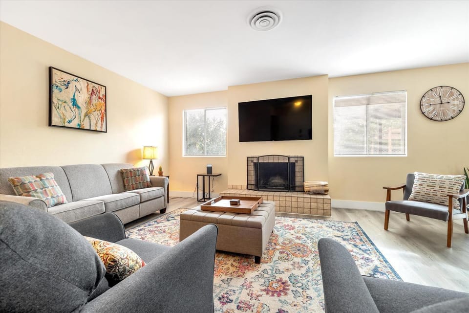 Stylish home with pool and spa House in Paradise