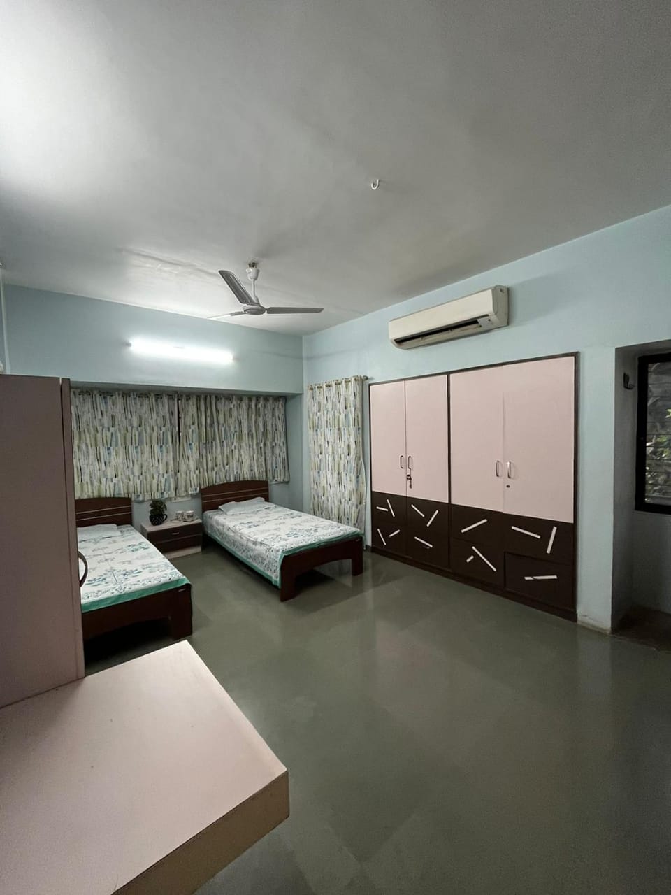 Photo of the whole room, Bedroom