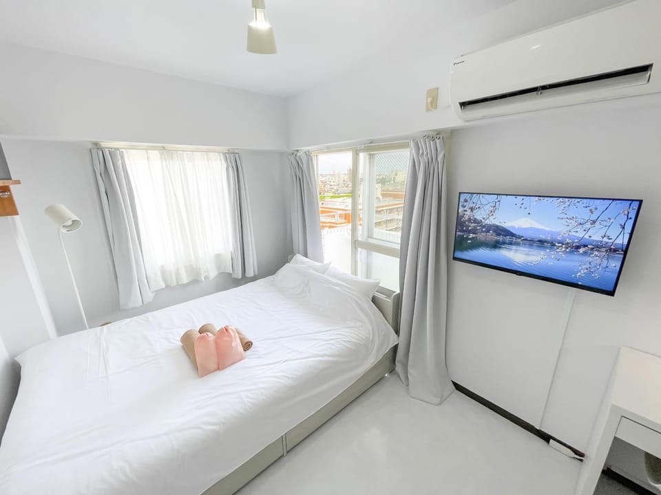 Bed, TV and multimedia, Bedroom, air conditioner