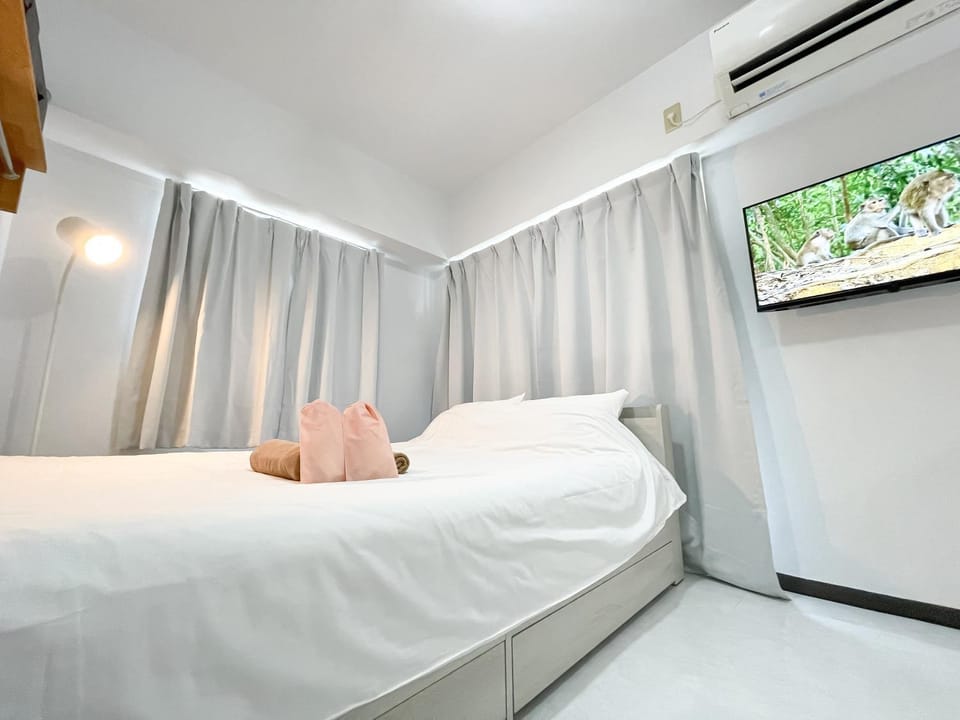 Bed, TV and multimedia, Bedroom, air conditioner