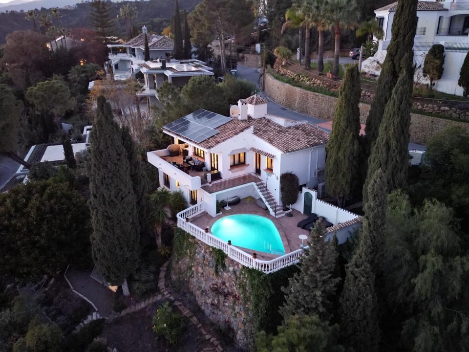 Property building, Bird's eye view, Swimming pool