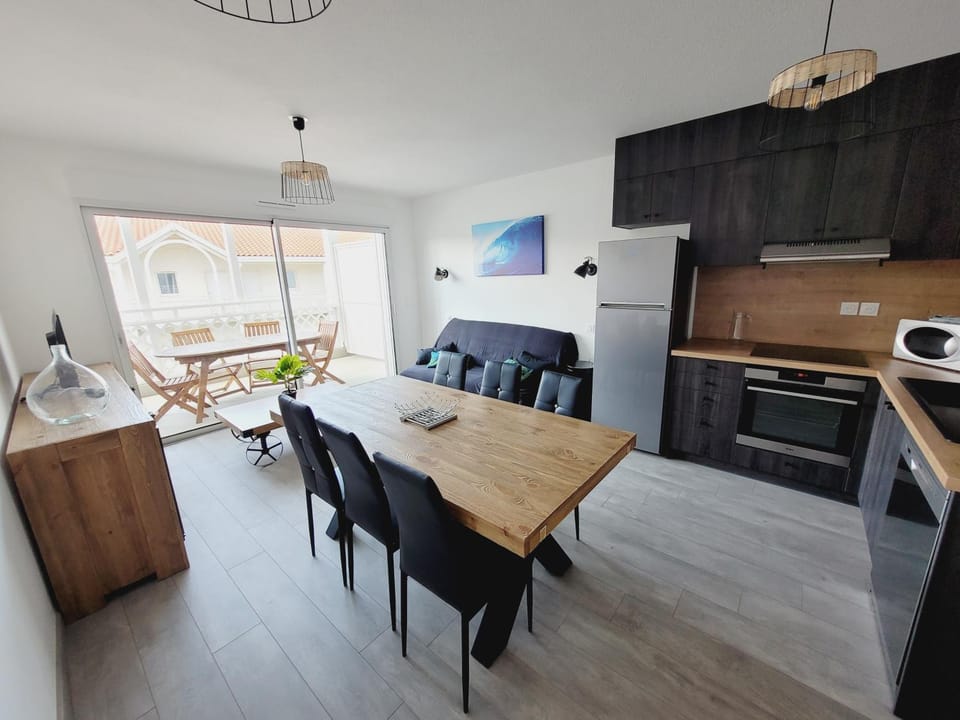 TV and multimedia, Kitchen or kitchenette, Living room, Seating area, Dining area, minibar, pet friendly, stove