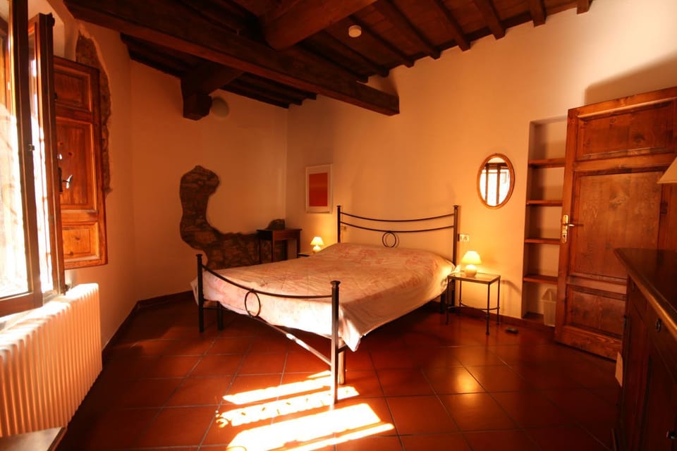 Bed, Living room, Photo of the whole room, Seating area