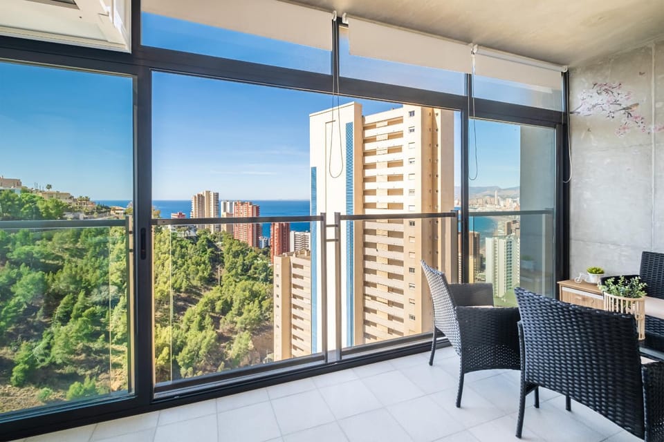 Day, Natural landscape, View (from property/room), Balcony/Terrace, Dining area, City view, Sea view