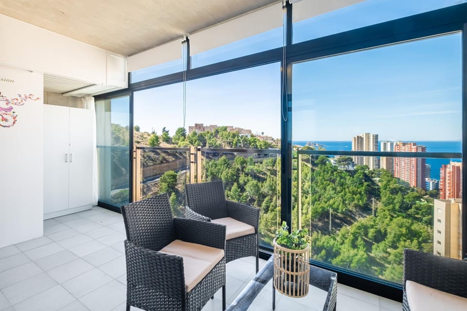 Day, Natural landscape, Balcony/Terrace, Living room, City view, Sea view