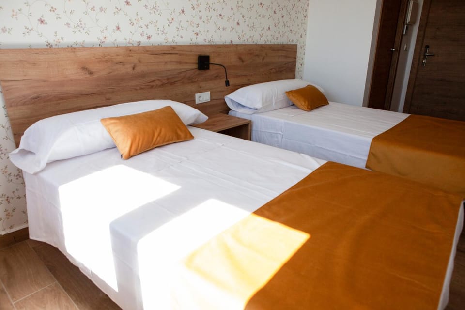 PENSION RESTAURANTE ANGEL Bed and Breakfast in Andalusia