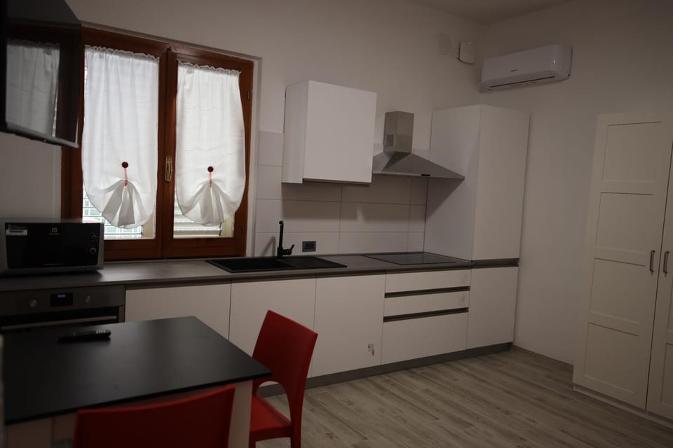 Kitchen or kitchenette, Dining area, minibar, pet friendly, stove