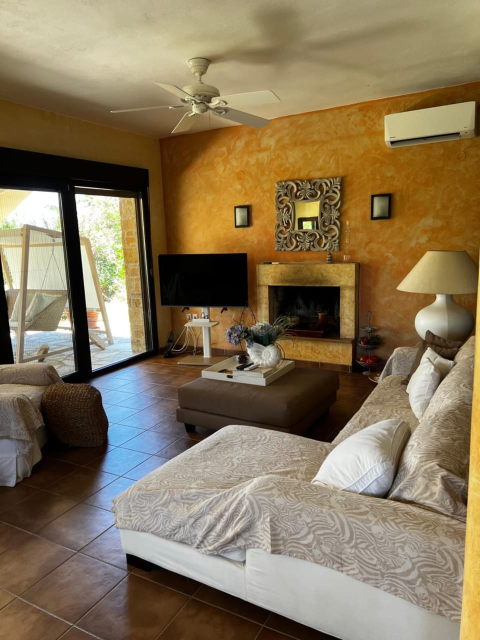 TV and multimedia, Living room, fireplace, air conditioner