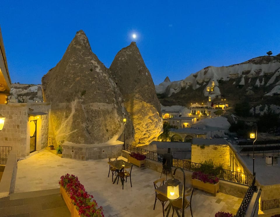 Property building, Patio, Restaurant/places to eat, Day, Night, Natural landscape, Landmark view, Breakfast