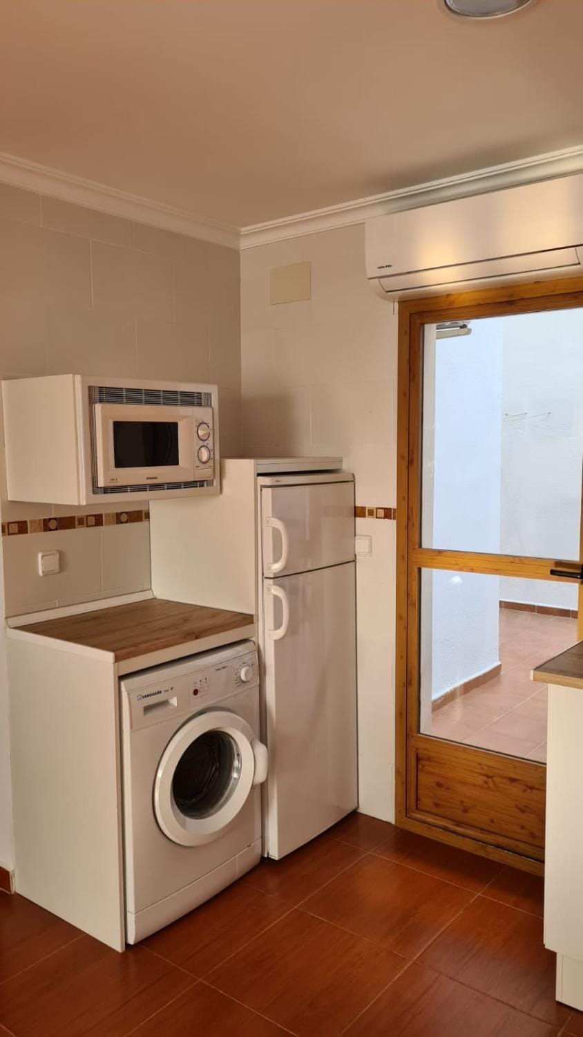 Kitchen or kitchenette, minibar, washing machine