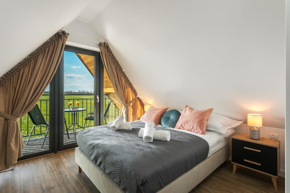 Bed, Balcony/Terrace, Bedroom, towels