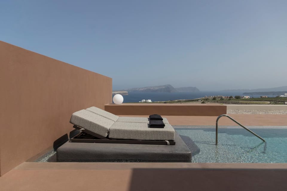 View (from property/room), Landmark view, Pool view, Sea view, Swimming pool, sunbed